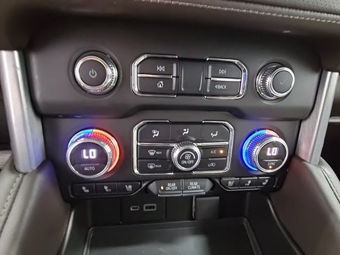 Used 2022 GMC Yukon XL SLT image 19