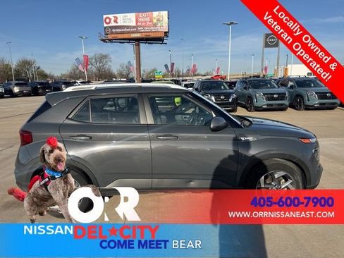 Used 2025 Hyundai Venue SEL image 6