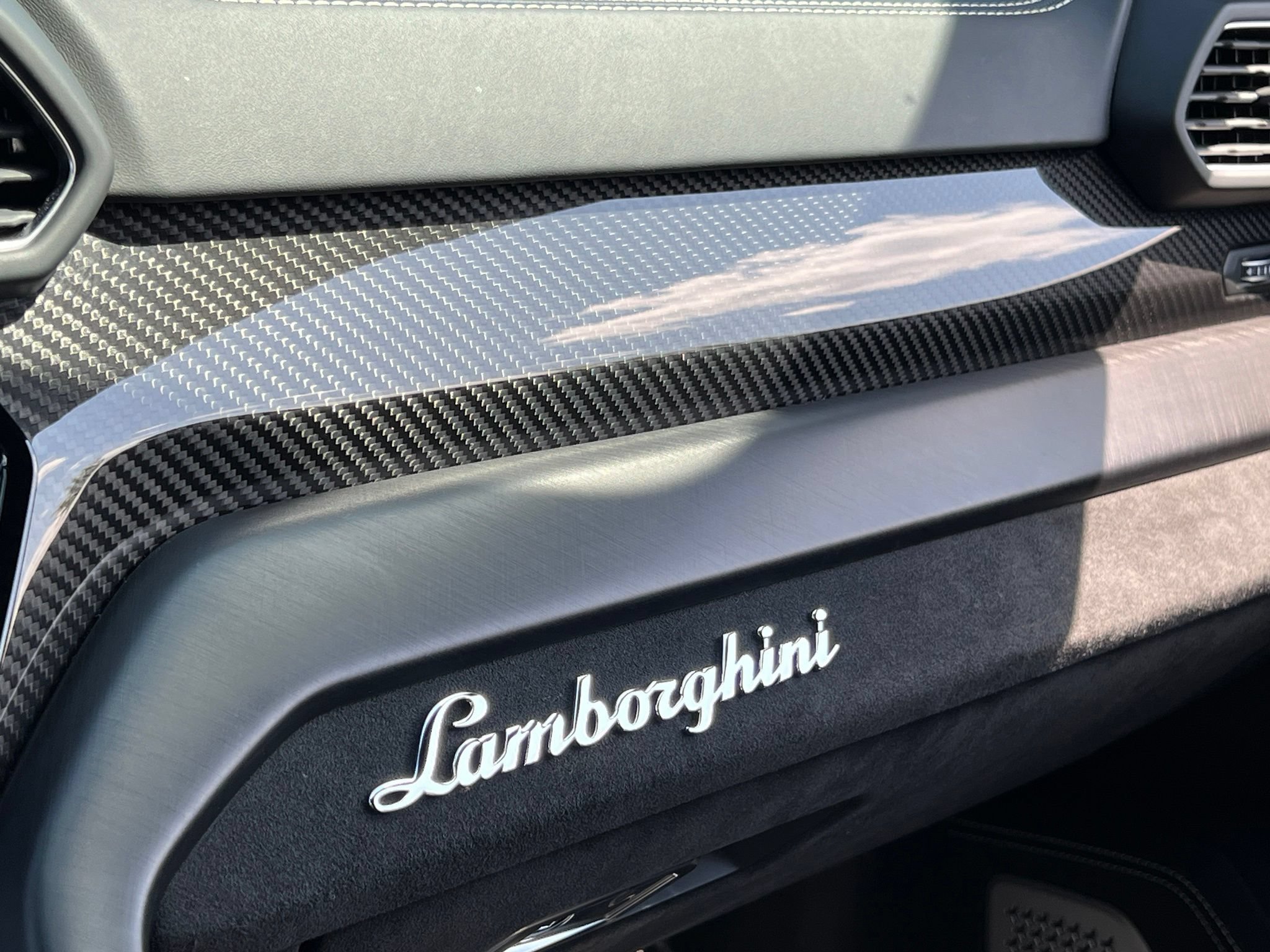 Used 2022 Lamborghini Urus AWD/4WD image 37