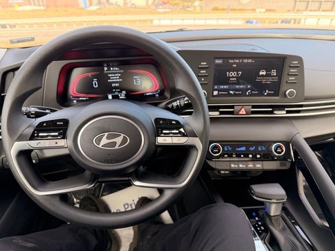 Used 2025 Hyundai Elantra Hybrid FWD image 12