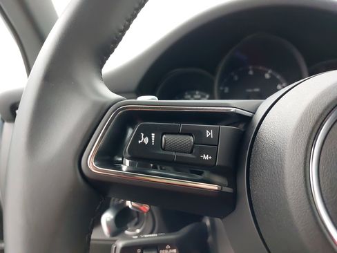 Certified 2025 Porsche Macan image 19