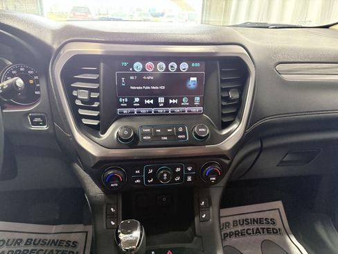 Used 2017 GMC Acadia SLT AWD/4WD image 13