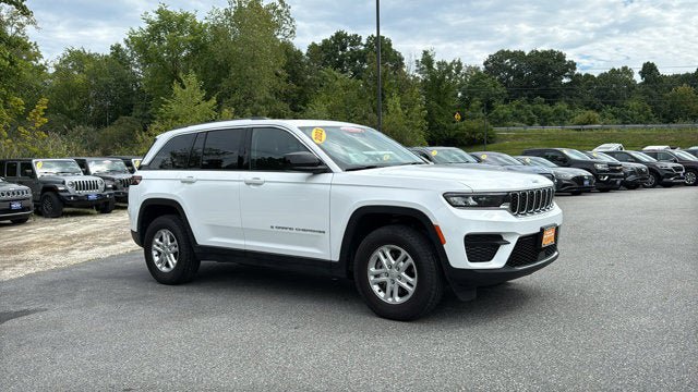 Certified 2023 Jeep Grand Cherokee Laredo AWD/4WD image 2