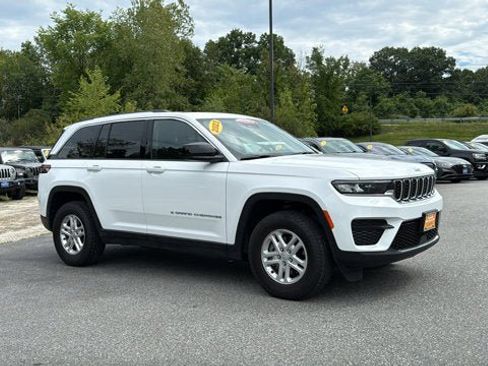 Certified 2023 Jeep Grand Cherokee Laredo AWD/4WD image 2