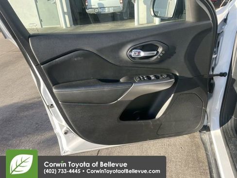 Used 2020 Jeep Cherokee Limited image 25