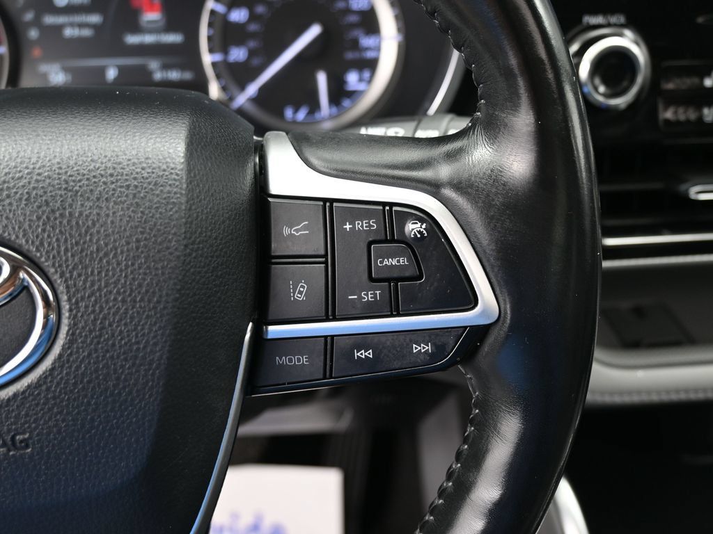 Used 2022 Toyota Highlander Platinum AWD/4WD image 17