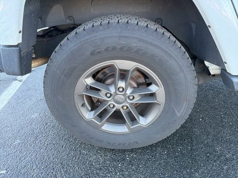 Used 2017 Jeep Wrangler 75th Anniversary image 22