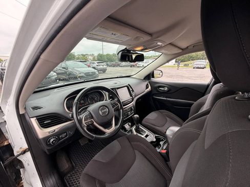 Used 2016 Jeep Cherokee Latitude w/ Comfort/Convenience Group FWD image 16