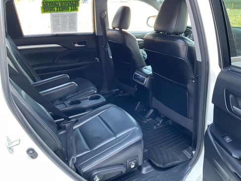 Used 2015 Toyota Highlander XLE image 42