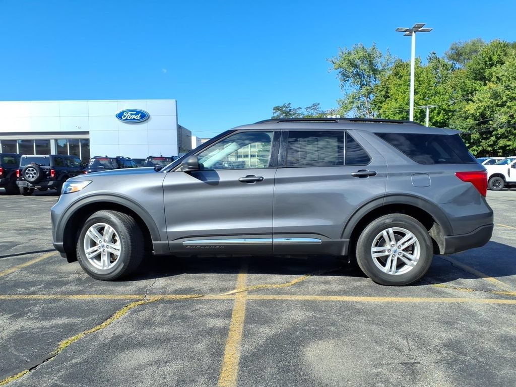 Used 2022 Ford Explorer XLT w/ Equipment Group 202A AWD/4WD image 5