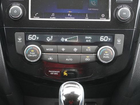 Used 2020 Nissan Rogue SV image 36
