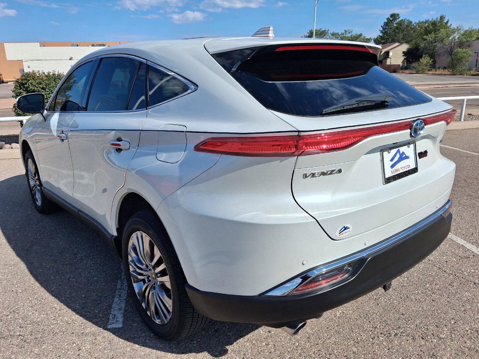 Used 2024 Toyota Venza Limited AWD/4WD image 3