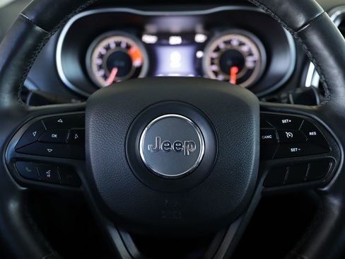 Used 2019 Jeep Cherokee Trailhawk w/ Cold Weather Group image 10