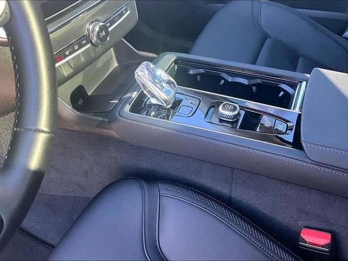 Used 2025 Volvo XC90 B6 Plus image 19