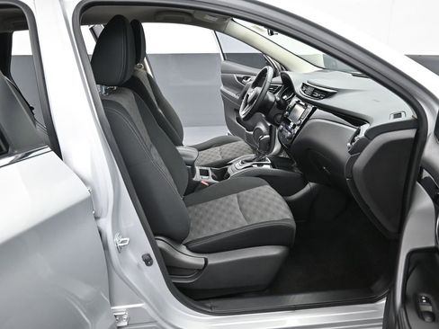 Used 2017 Nissan Rogue Sport SV w/ SV Premium Package image 34