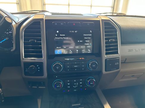 Used 2017 Ford F250 Lariat w/ Chrome Package image 19