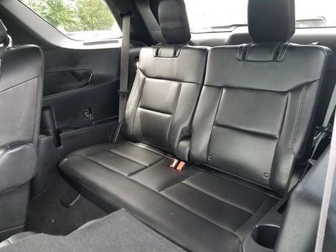 Used 2020 Ford Explorer XLT w/ Equipment Group 202A AWD/4WD image 17