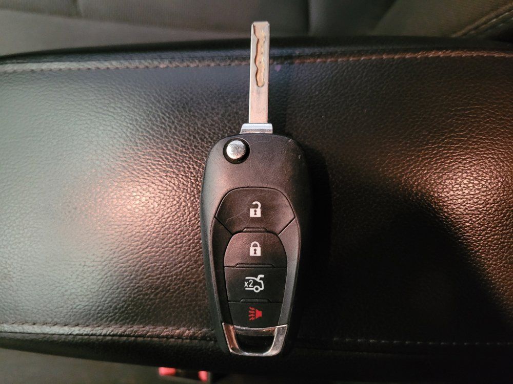 Used 2017 Chevrolet Cruze LT FWD image 32