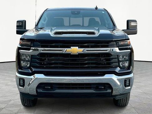 Used 2025 Chevrolet Silverado 2500 LT w/ Leather Package image 2