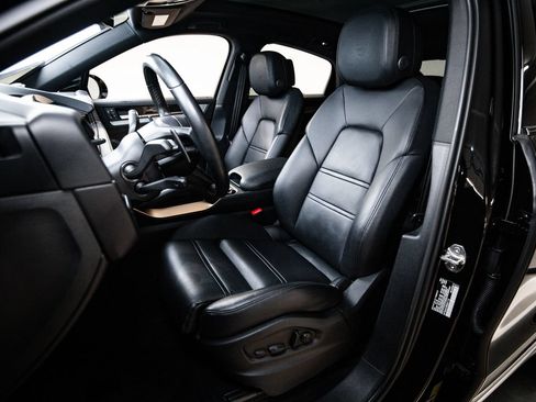 Used 2024 Porsche Cayenne Coupe AWD/4WD image 5