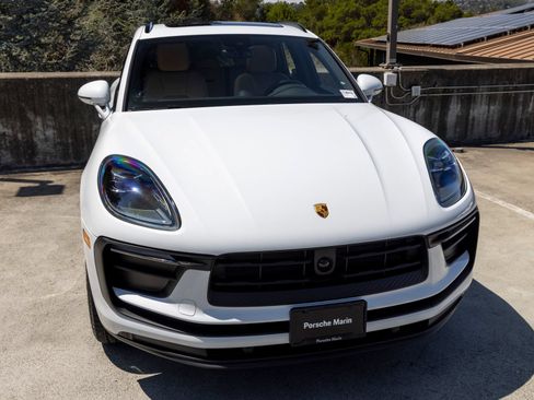 Certified 2026 Porsche Macan AWD/4WD image 15