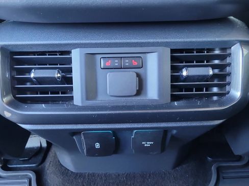 Used 2022 Ford F150 Lariat w/ Equipment Group 502A High image 12