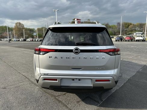 Used 2024 Nissan Pathfinder SL w/ Lighting Package (N92) image 6