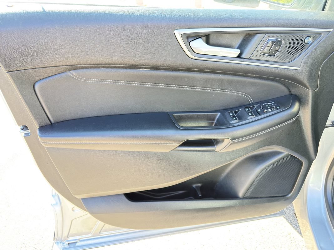 Used 2022 Ford Edge Titanium AWD/4WD image 9