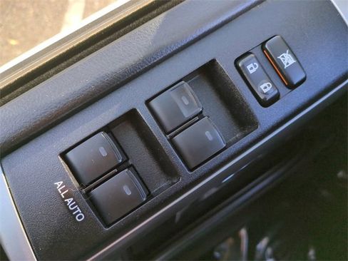 Used 2022 Toyota 4Runner SR5 Premium image 25