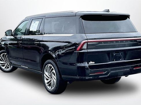 Used 2025 Lincoln Navigator L Reserve AWD/4WD image 5