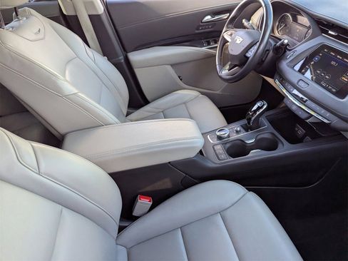 Used 2023 Cadillac XT4 Premium Luxury image 12