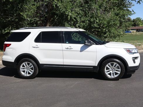 Used 2019 Ford Explorer XLT w/ Equipment Group 202A AWD/4WD image 3