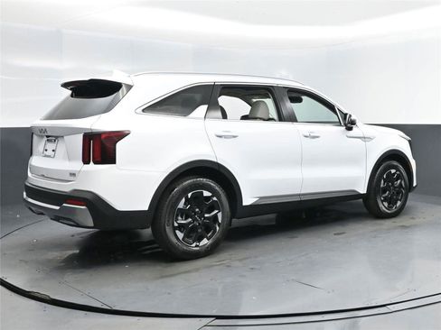 New 2026 Kia Sorento S w/ S Panoramic Sunroof Package image 4