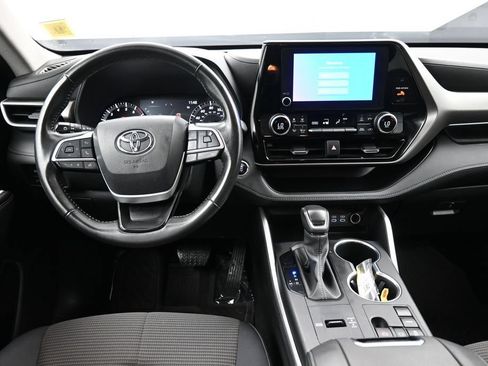 Certified 2023 Toyota Highlander LE FWD image 19