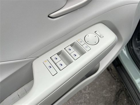 Used 2024 Hyundai Kona SEL image 15