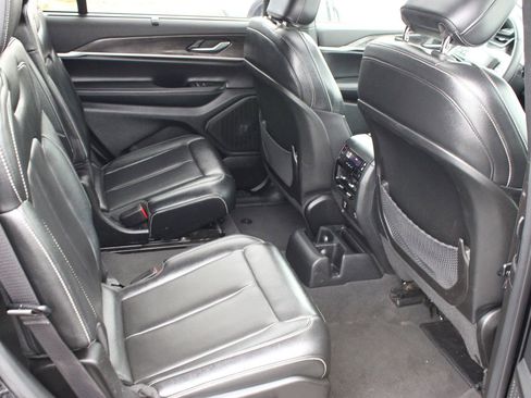 Used 2024 Jeep Grand Cherokee L Limited w/ Luxury Tech Group II AWD/4WD image 24