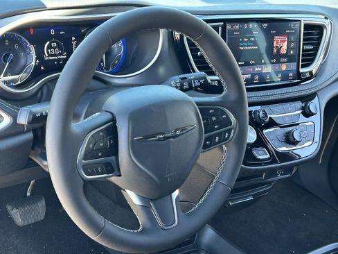 New 2026 Chrysler Pacifica Select image 19