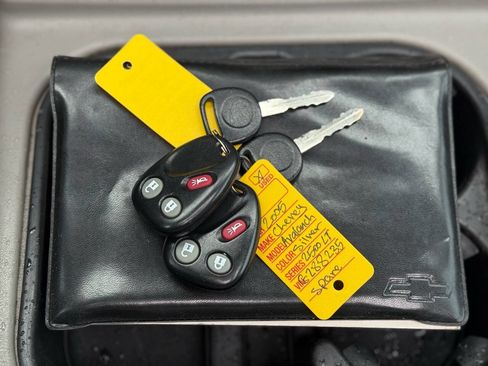 Used 2005 Chevrolet Avalanche 2500 w/ Preferred Equipment Group image 53