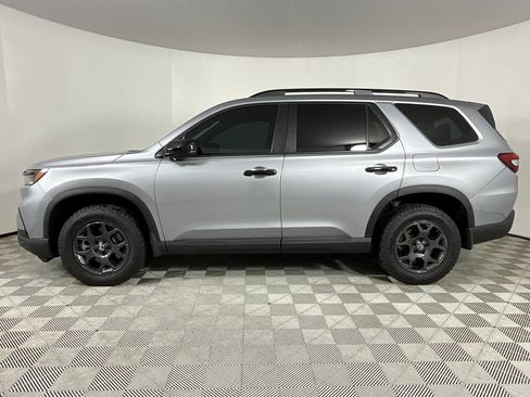 Used 2023 Honda Pilot TrailSport image 2