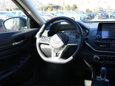 Used 2024 Nissan Altima 2.5 SV image 18