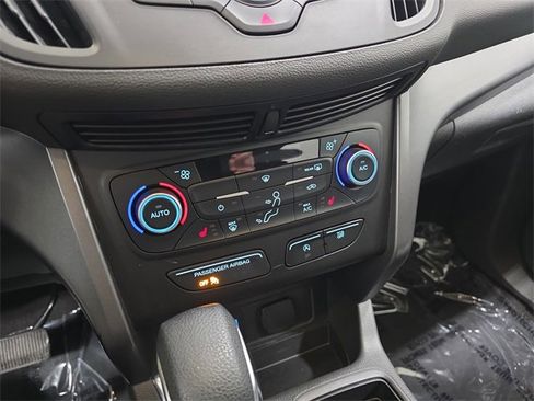 Used 2018 Ford Escape SE image 24