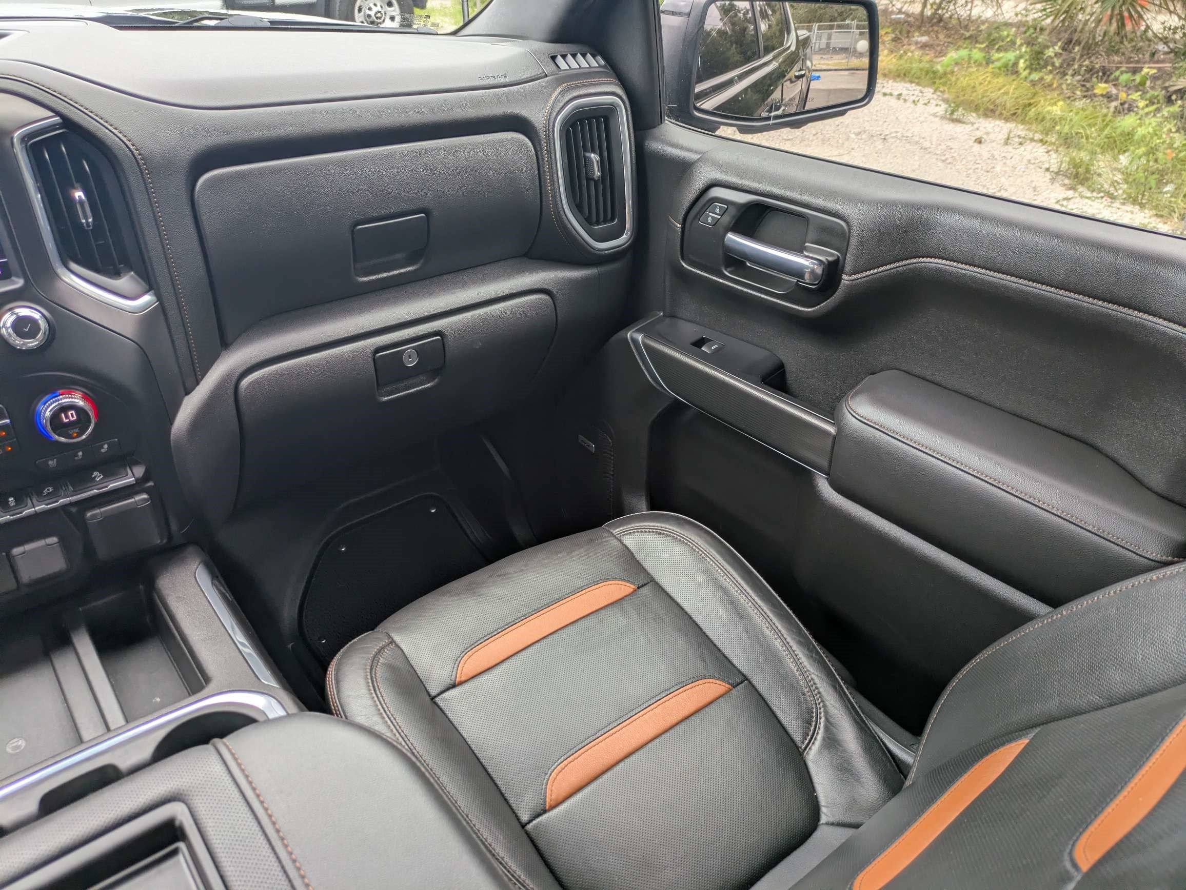 Used 2020 GMC Sierra 1500 AT4 w/ AT4 Premium Package AWD/4WD image 17