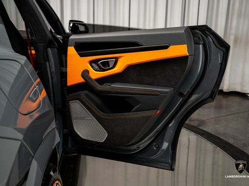 Used 2023 Lamborghini Urus S image 56