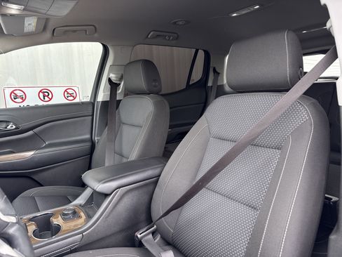 Used 2023 GMC Acadia SLE image 4