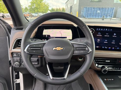 Used 2025 Chevrolet Tahoe High Country AWD/4WD image 19