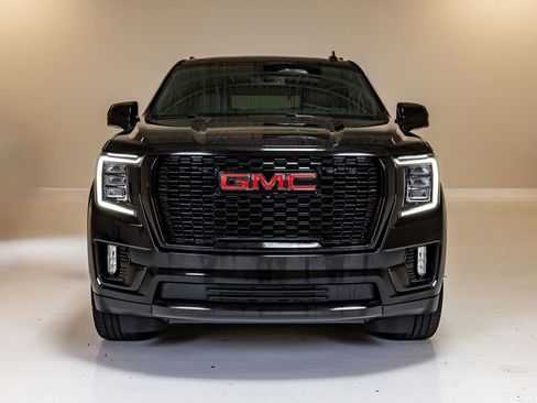 Used 2021 GMC Yukon Denali w/ LPO, Illumination Package AWD/4WD image 2