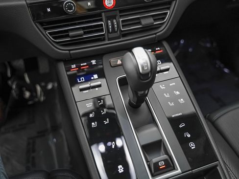 New 2026 Porsche Macan Turbo image 20