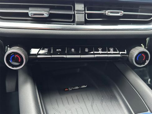 New 2026 Chevrolet Equinox EV LT image 27