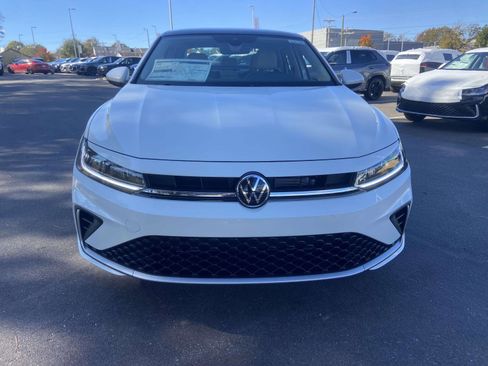 New 2026 Volkswagen Jetta SE image 2