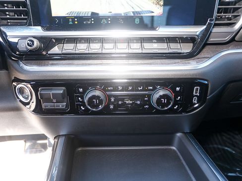 Used 2025 Chevrolet Silverado 2500 LTZ w/ LTZ Premium Package image 19